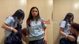 Bokep Smp Abg Masih Bocil Di Ajak Mesum Di Wc Sekolah